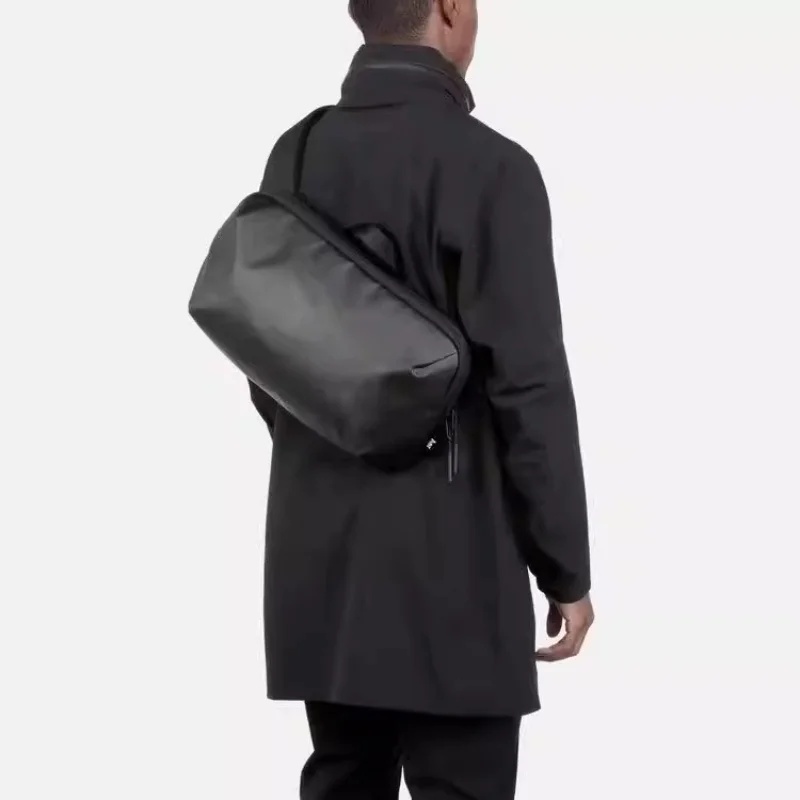 Office Tech Bag - Mochila Tech Sling de Nailon Balístico